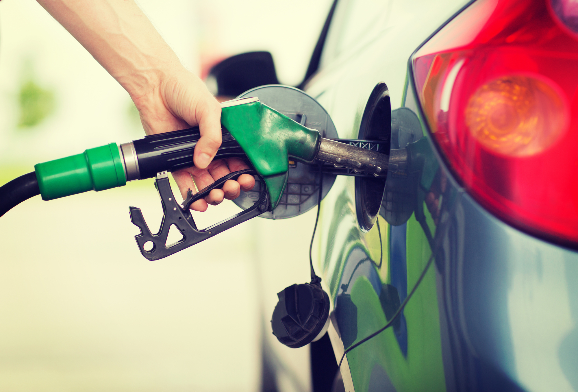 How to Clean a Fuel Tank Without Removing It (Best Way) - My Car Makes ...