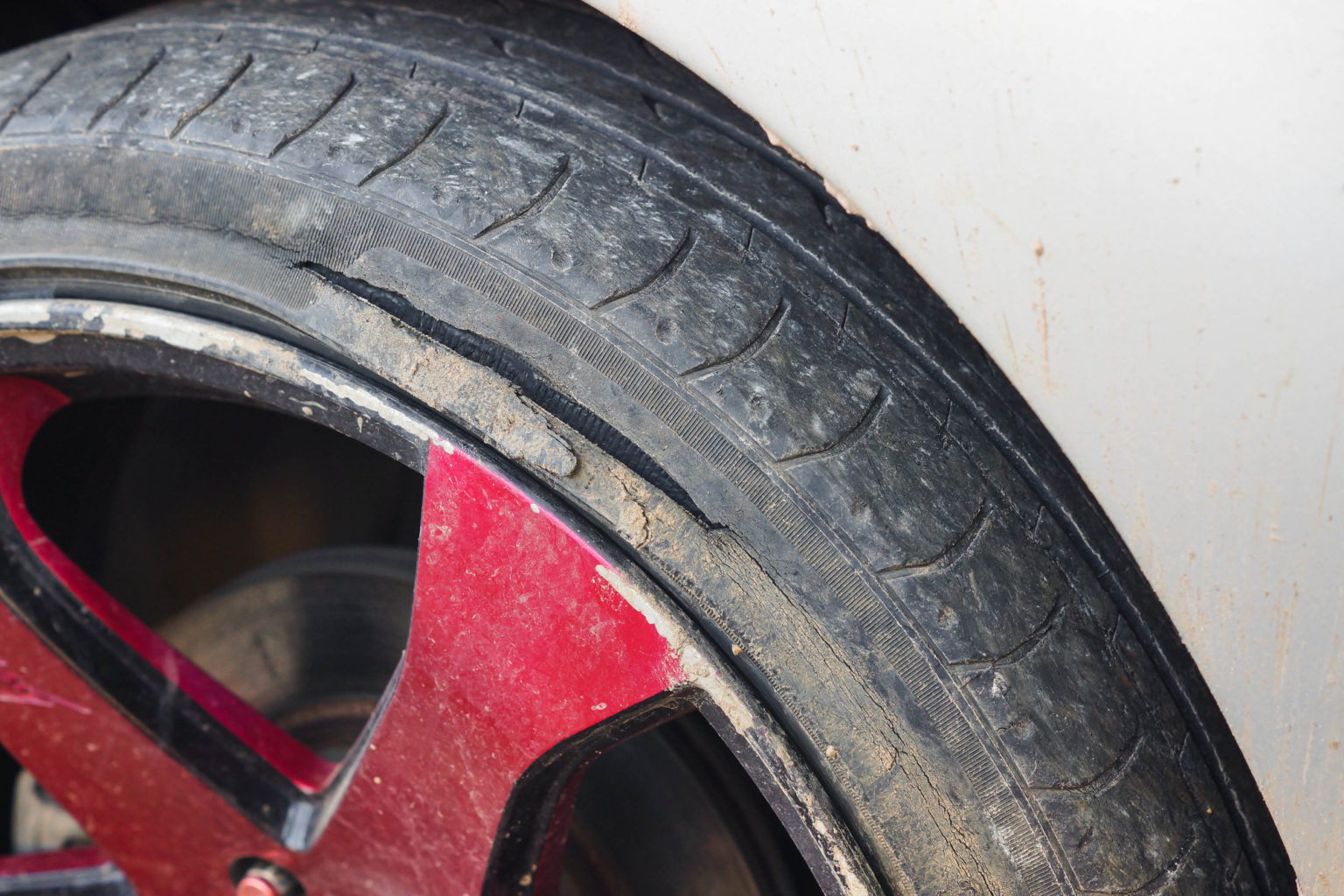 Tire Sidewall Damage: When Should You Be Concerned? - My Car Makes Noise