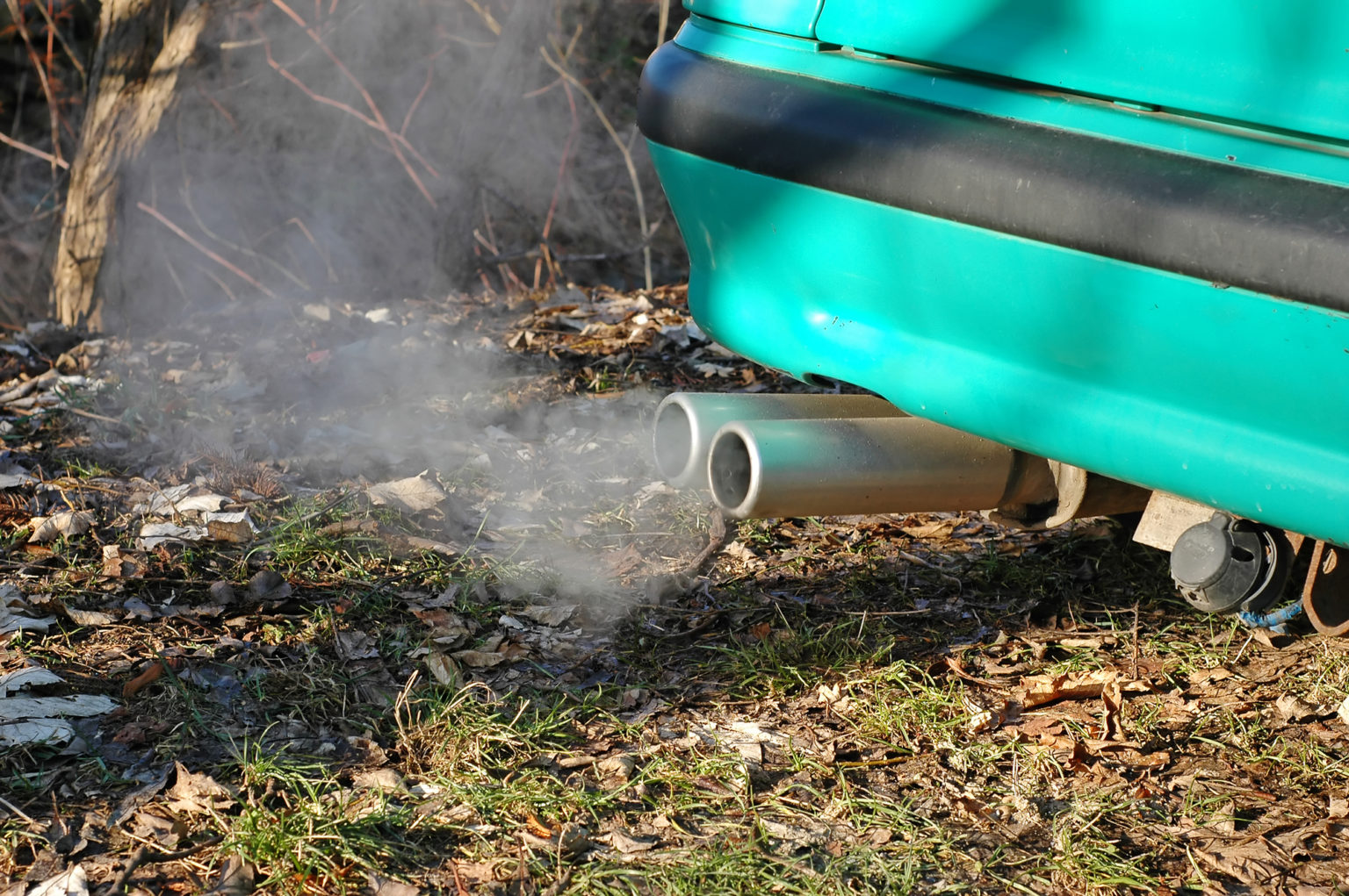 blue-smoke-from-exhaust-causes-and-how-to-fix-it-my-car-makes-noise