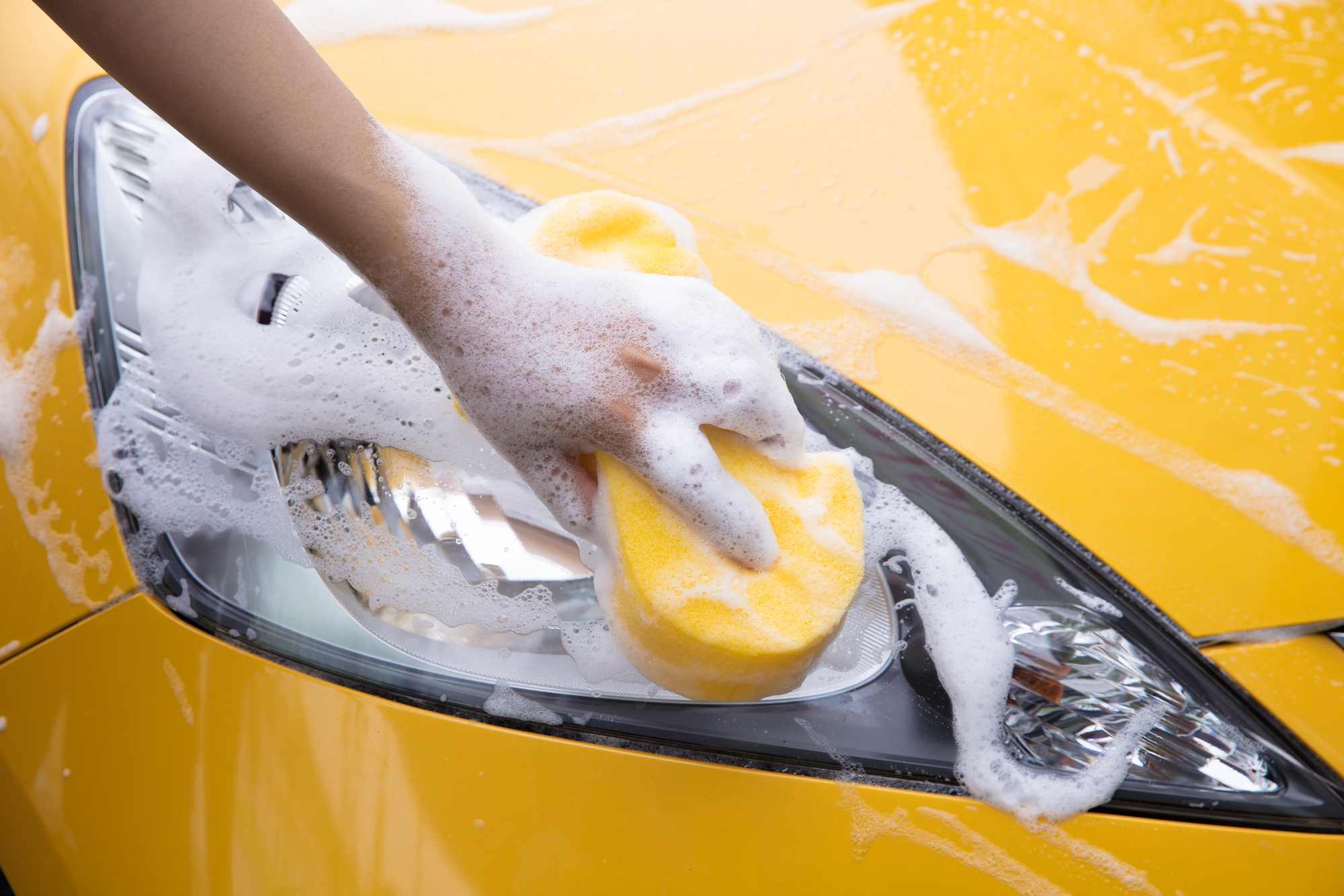 cleaning-headlights-with-magic-eraser-simple-diy-steps-my-car-makes