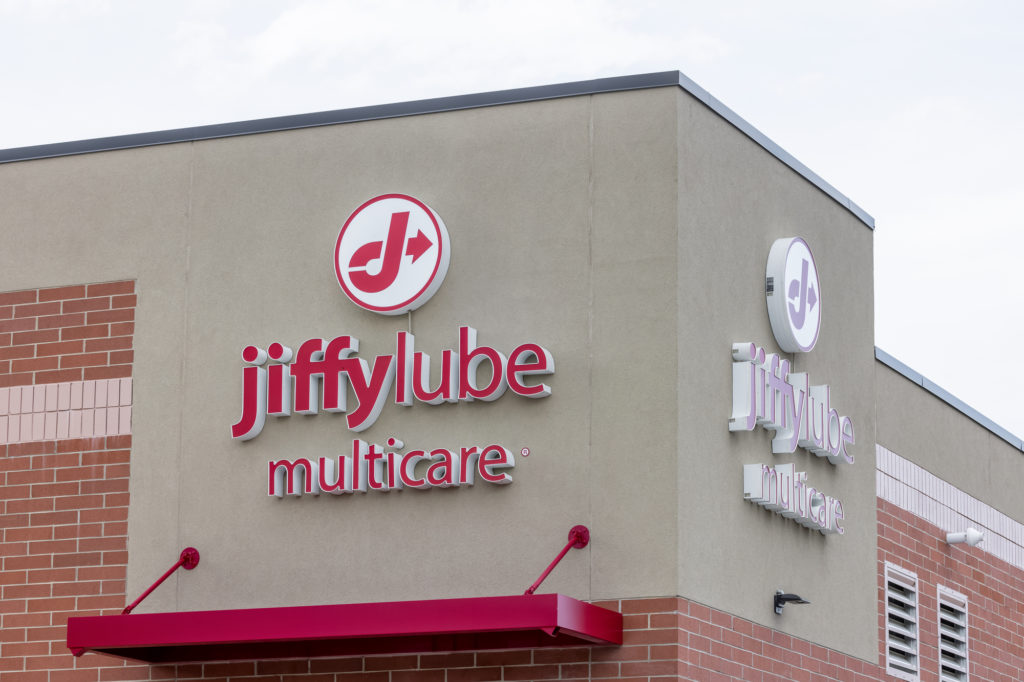 Do You Tip Jiffy Lube Attendants for an Oil Change