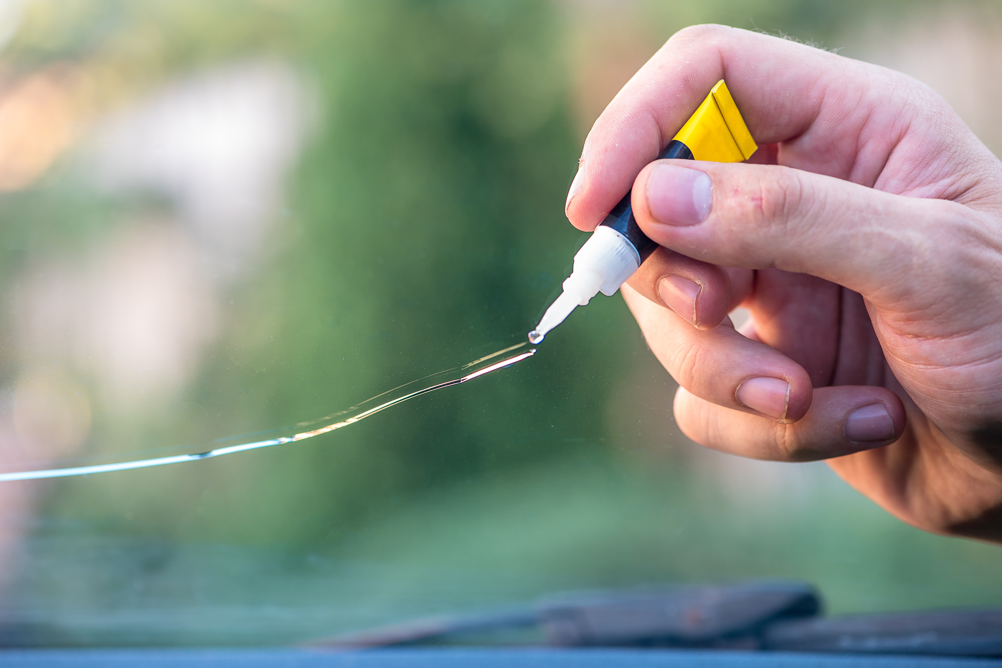 easy-diy-solutions-to-remove-scratches-from-car-windows-my-car-makes