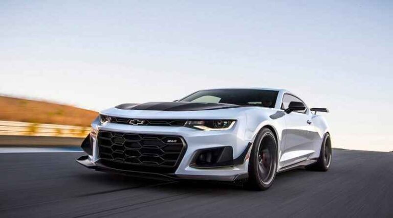 20 Record-Breaking American Cars Built for Speed - My Car Makes Noise