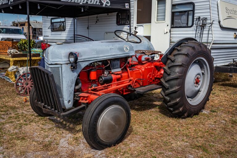 16 Timeless Tractors That Are Treasures for Collectors - My Car Makes Noise