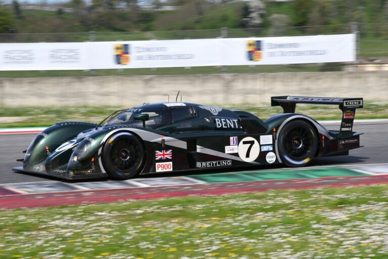 25 Iconic Race Cars That Redefined Speed and Style - My Car Makes Noise