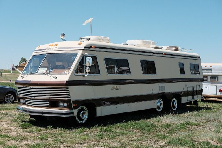 14 RV Models That Defined the Golden Age of Road Trips - My Car Makes Noise