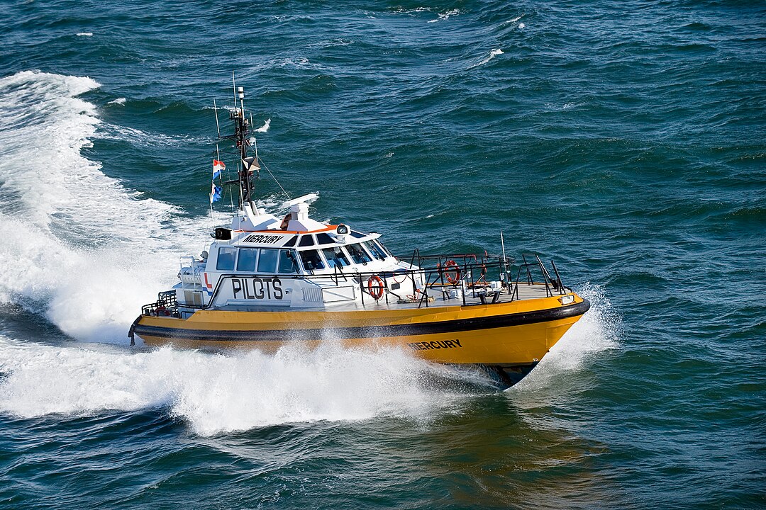 5 Boats Built to Last Through Every Adventure - My Car Makes Noise