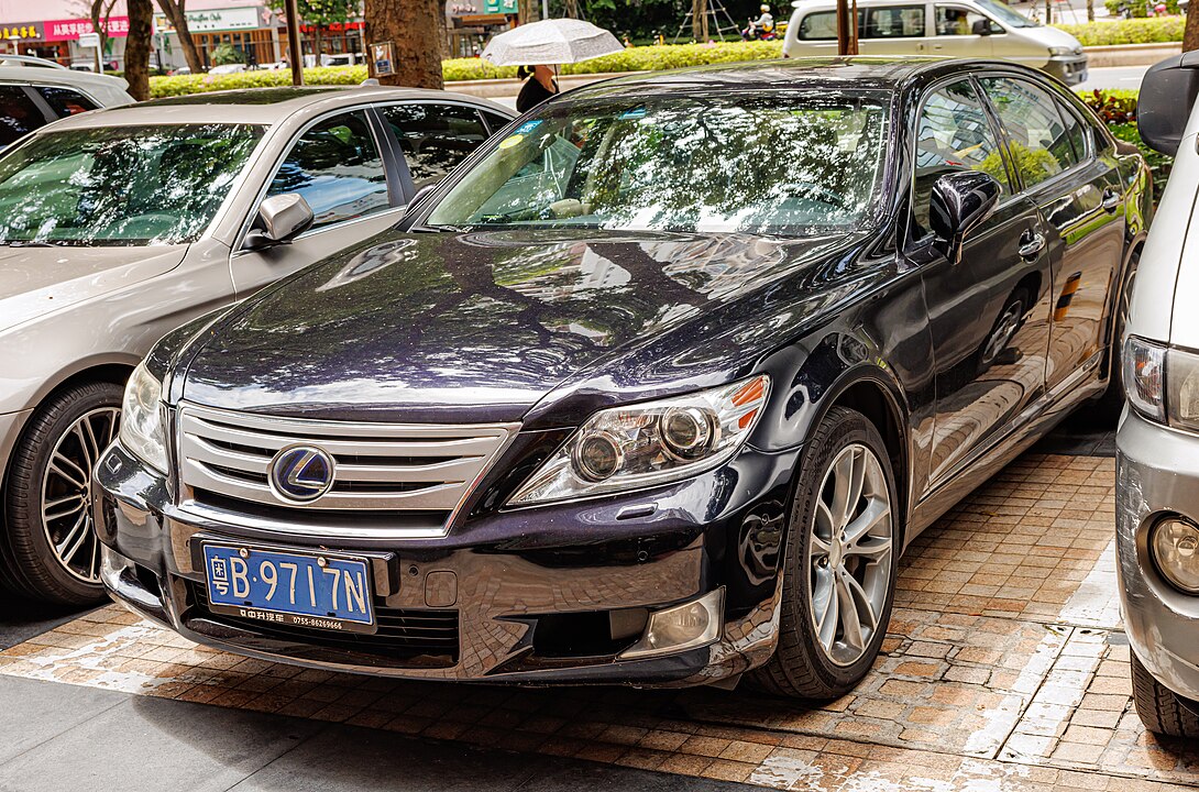 Poor Lexus 20 Iconic Luxury Sedans with Poor Fuel Efficiency You Should Know - My ...